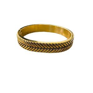 Goldtone Oval Bangle Bracelet Press Down Latch Hinged Herringbone Pattern